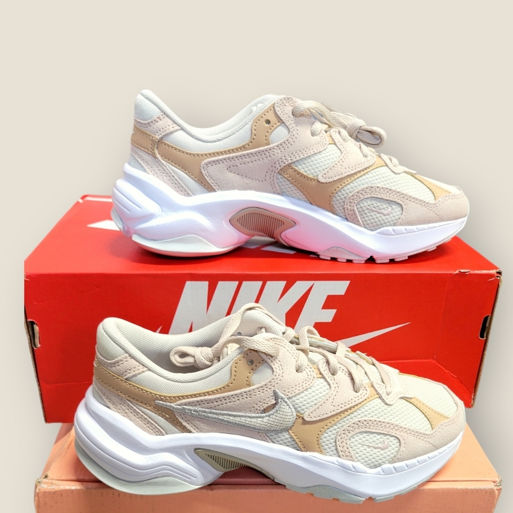NIB 🎁 Nike AL8
